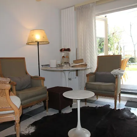 펜션 Near Woods And Egmond *