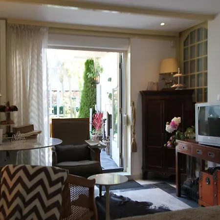 Near Woods And Egmond 펜션 헤일루