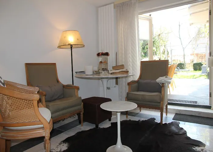 펜션 Near Woods And Egmond *