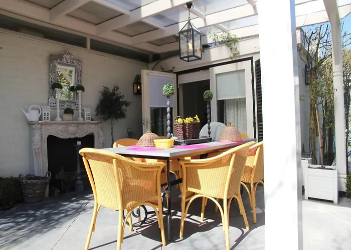 Near Woods And Egmond Tatil Evi