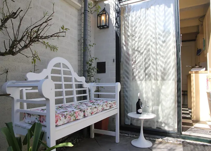 Near Woods And Egmond 헤일루